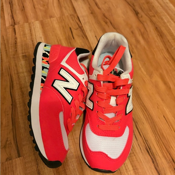 New Balance‎ Kids' Red Sneakers size 5 - Picture 3 of 4
